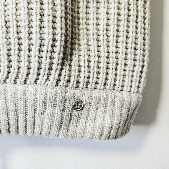 Lululemon Falling Freely Neck Warmer 100% Merino Wool Scarf Zip EUC - Picture 3 of 5